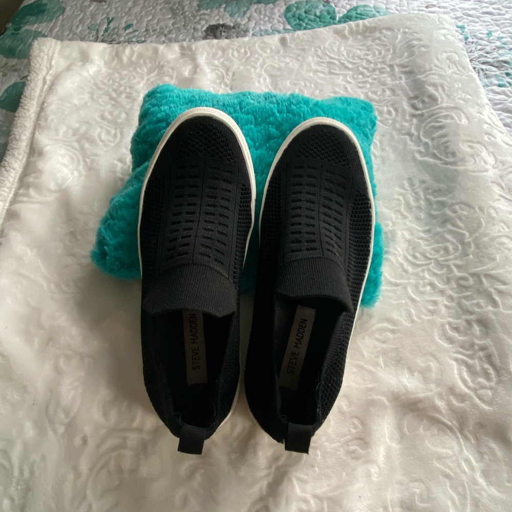 Steve Madden Freeda Black Breathable Mesh Slip On Sneakers!